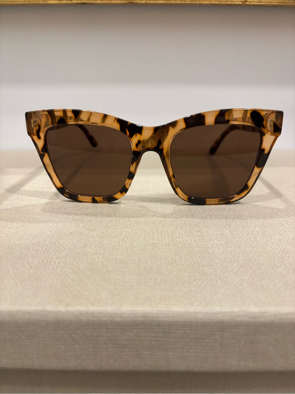 Aerie Sunnies Real good tortoise shell style sunglasses